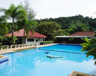 Barn Talaepu Resort - Khlong Yai - Piscina