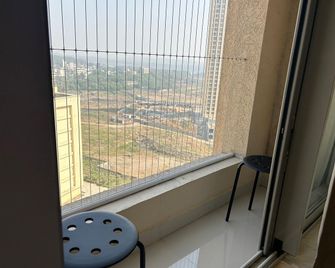 Peak View Studio@Hiranandani thane - Thane - Balcón