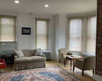 Historic Townhouse near Yuengling - Pottsville - Huiskamer