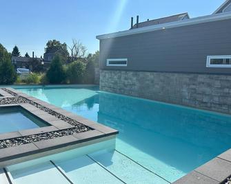 Condos Vacances Msa Condo - בופרה - בריכה