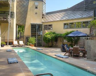 The Architect's Modern Castle - Lawrence - Pool