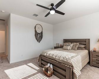 Beautiful Arizona Home, Near Mlb Training Camps, Luke Airforce Base! - Buckeye - Bedroom