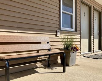 White Lake Lodge - Family Room - Room 6 - Sleeps 5 - White Lake - Patio