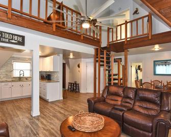 Oolagah Lake - Adorable 2 story Cabin - Claremore