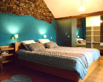Spacious Holiday Home in Champlon With Garden - Tenneville - Bedroom