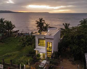Charming Ocean View - Naval