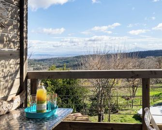 Holiday Home 'La Chant Des Tongs - La Canopée' with Mountain View, Wi-Fi and Air Conditioning - Salazac - Balcón