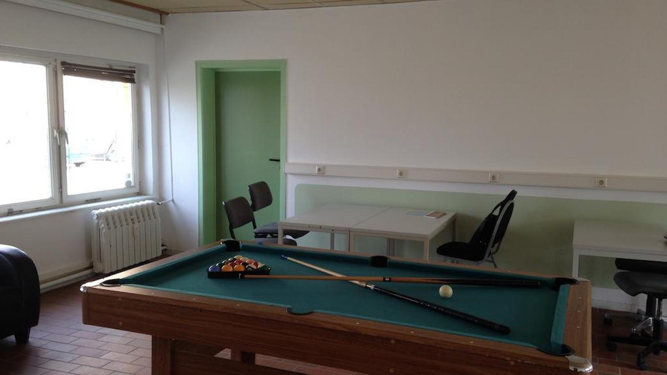 M&R Hostel