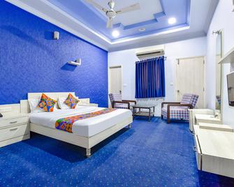 Fabexpress Riya Revati Resort - Vadodara - Bedroom