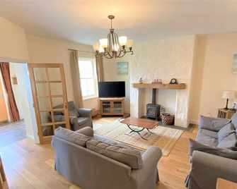 Luxury Cottage Near The Beach In The Pembrokeshire Coast National Park - Solva - Living room