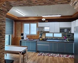 Gyeongsan Riverside Pension - Yeongcheon - Kitchen