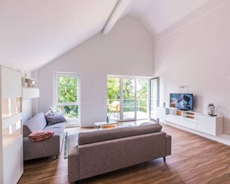 Vechte-Loft 3 rooms, new building with balcony, WLAN & PP - Nordhorn - Wohnzimmer