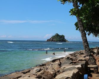 Together Beach House - Midigama East