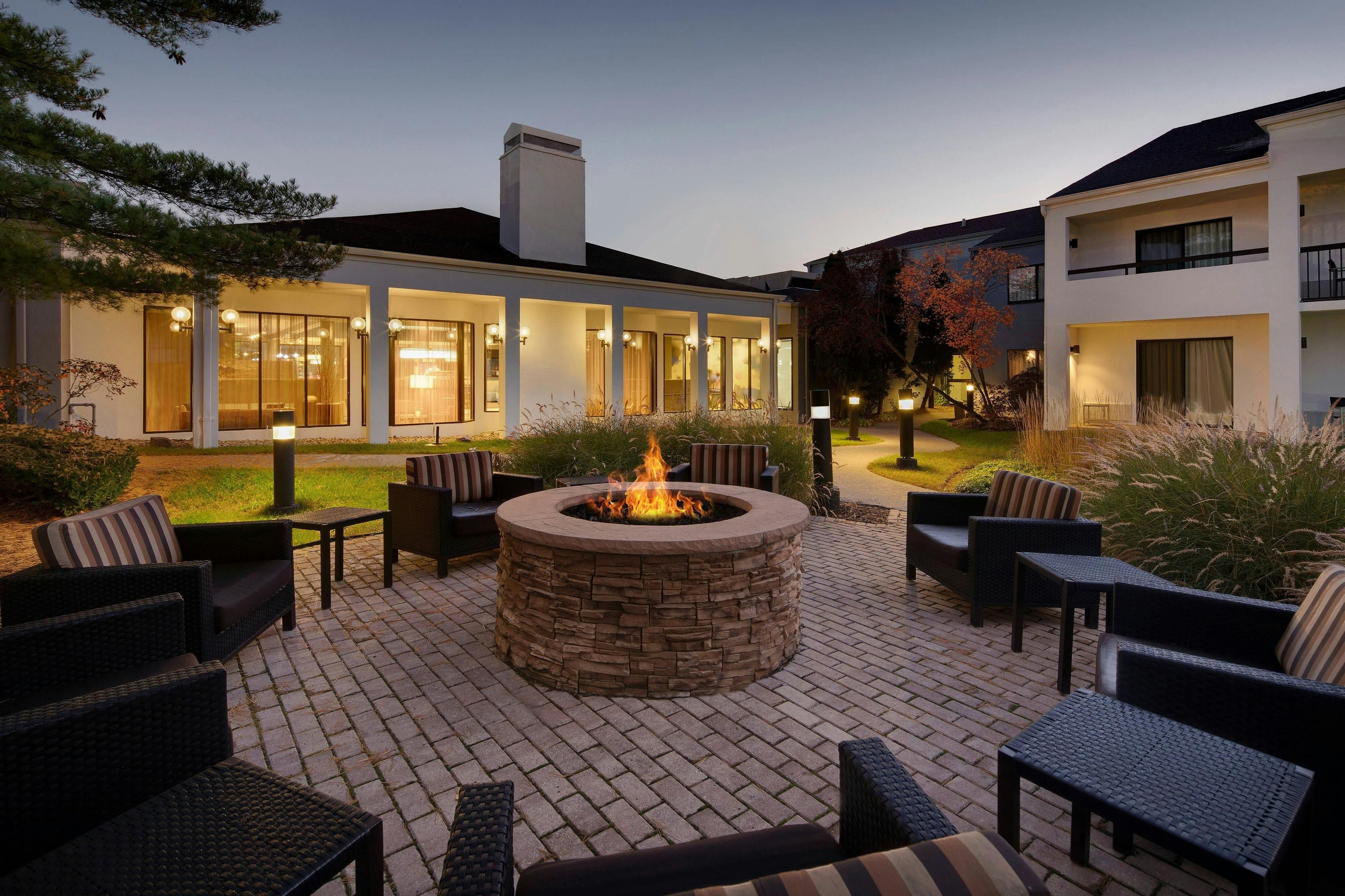 Courtyard by Marriott Detroit Southfield - Southfield - Patio