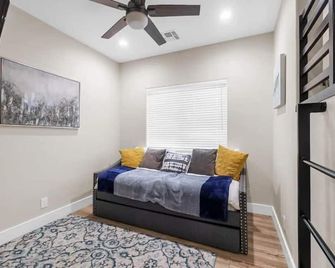 Chateau Bleu, Canal front Stunner - Parker - Obývací pokoj