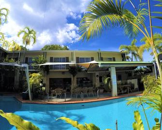 Crystal Garden Resort & Restaurant - Cairns - Pool