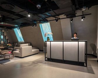 Auhotel -Zayed International Airport-Located in Transit Area -Onwards Boarding Pass Required - אבו דאבי - דלפק קבלה