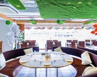 Treebo Trend Aamantran - Hyderabad - Restaurant