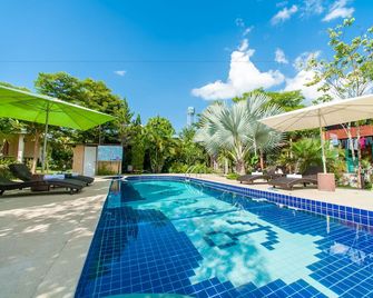 Baan Chokdee Pai Resort - פאי - בריכה