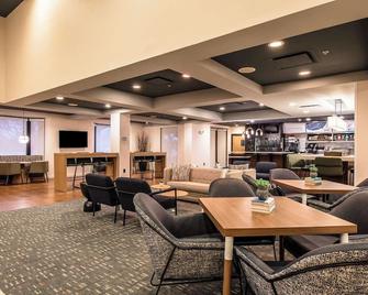Best For Unwinding! Near Cottonwood Park, Pool, Free Parking, Pet-Friendly! - Richardson - Sala de estar