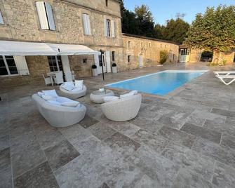Former 17th-century winegrowing estate - Bourg - Piscina