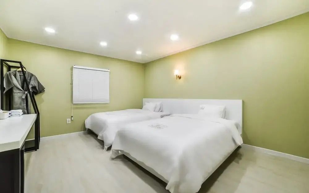 Hotel The City