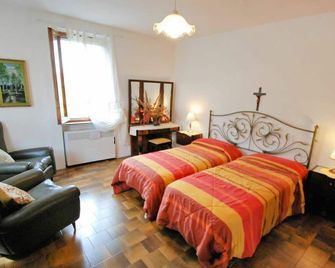 Wonderful private villa for 8 people with WIFI, TV, pets allowed and panoramic view - Pesaro - Chambre