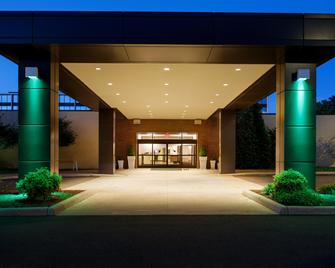 Holiday Inn & Suites Charleston West - Charleston - Building