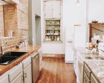 Old Bank Building in Quaint Downtown - El Paso - Kitchen