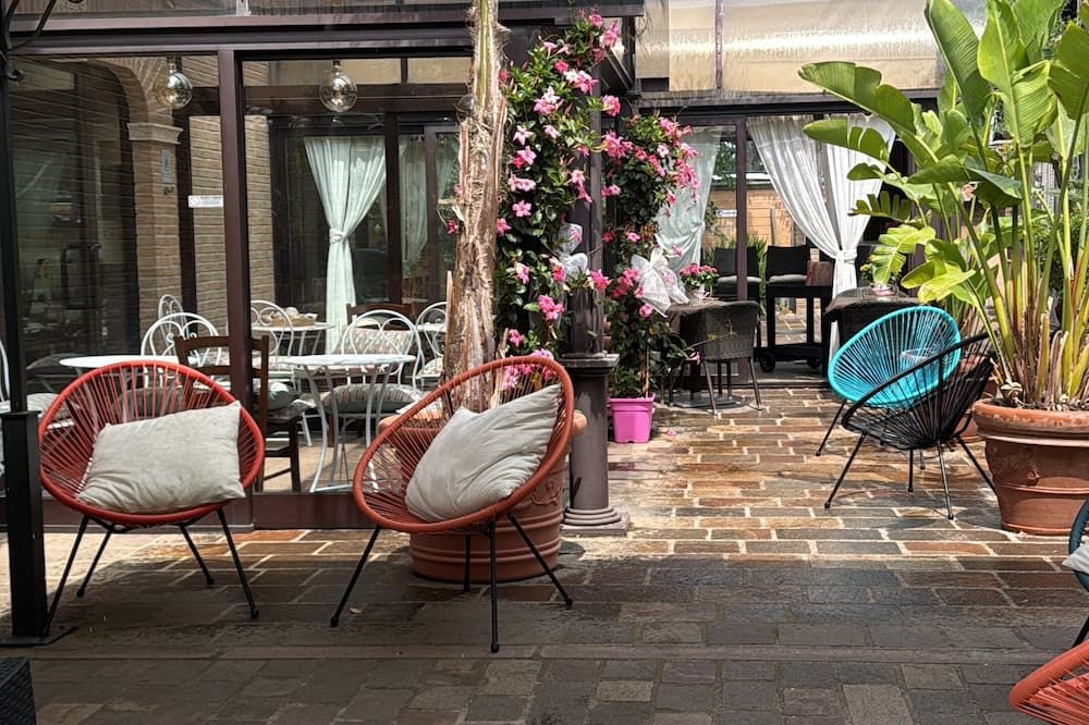 Euro House Inn Airport