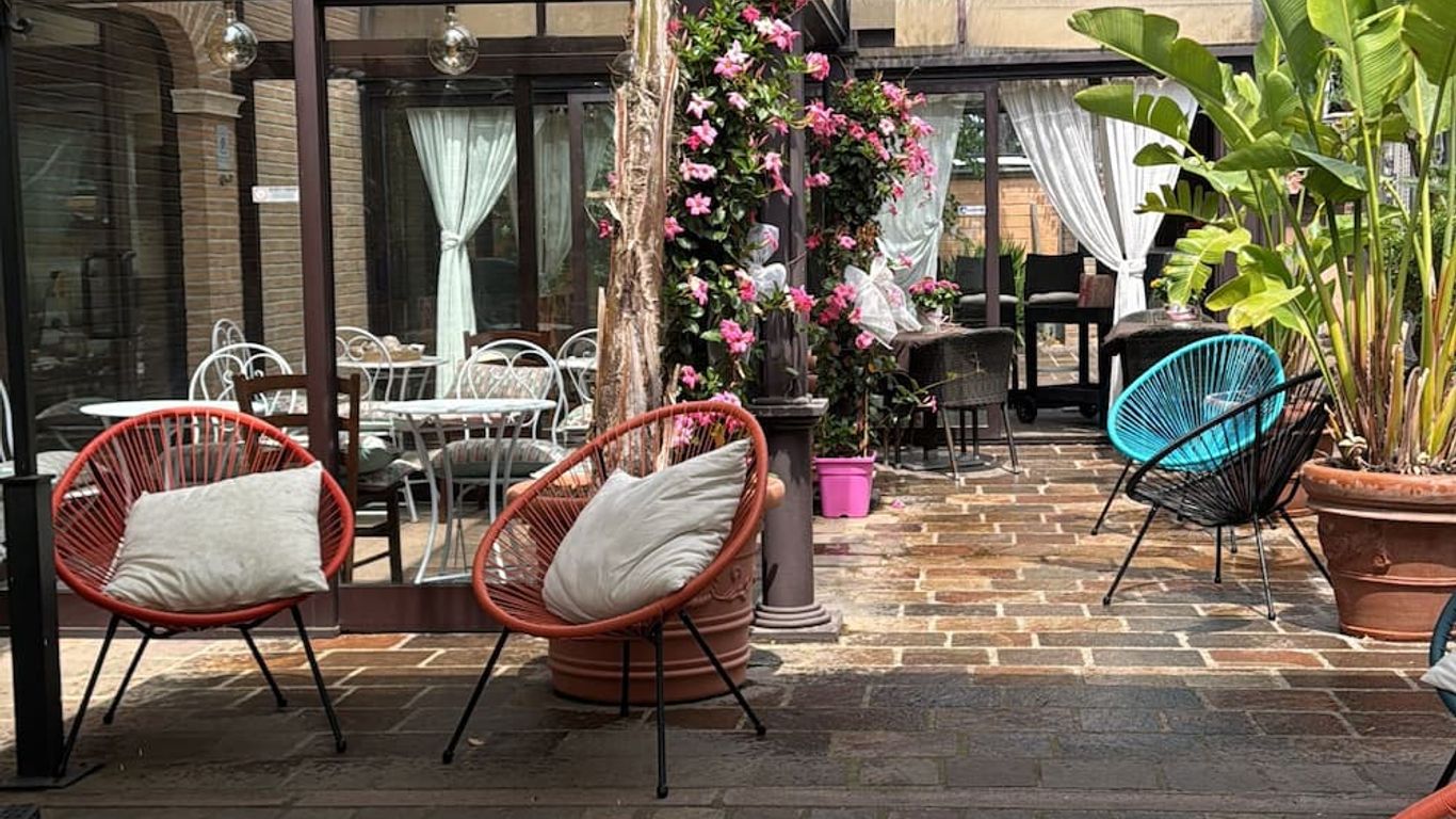 Euro House Inn Airport