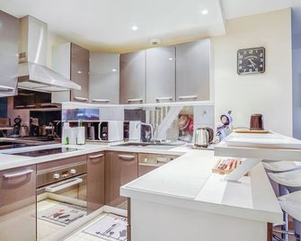 Maison T5 à Biscarrosse avec 4 chambres, clim, WIFI, terrasse, proche activités et plages - FR-1-521-156 - Biscarrosse - Kitchen