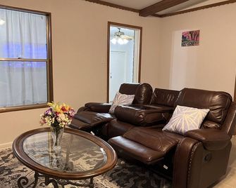 Cozy, spacious & convenient home-3bedrooms 3baths - Pasadena - Sala de estar