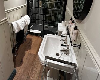 Egypt Mill Hotel and Restaurant - Stroud - Bathroom