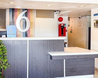 Studio 6 Grand Prairie Tx - Grand Prairie - Receptionist