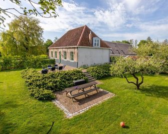 Farmhouse in Zeeland with Windmill Views - Heinkenszand