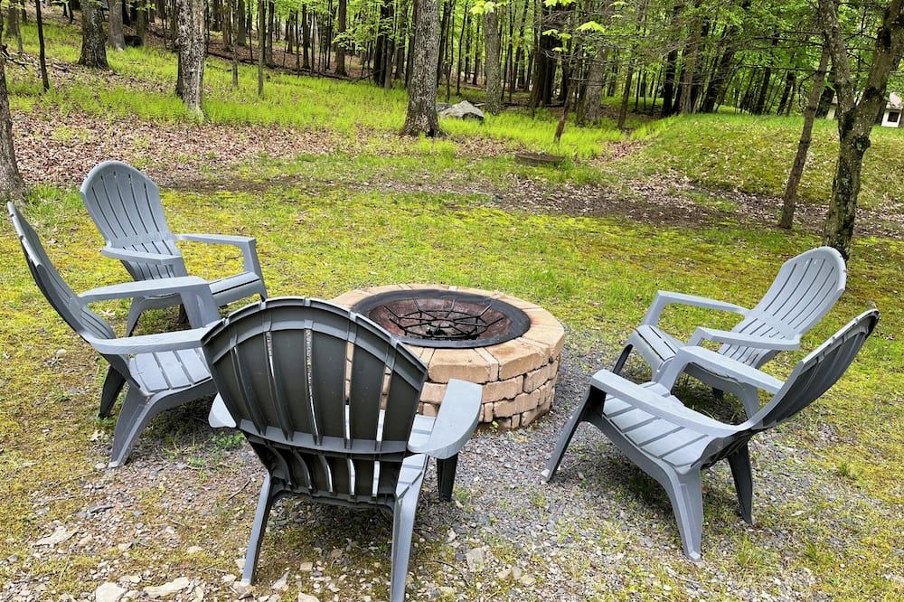 Amazing Space in the Poconos--Perfect Getaway for Couples & Small Families