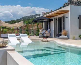 Mneme Suites & Villas - Kastri - Pool