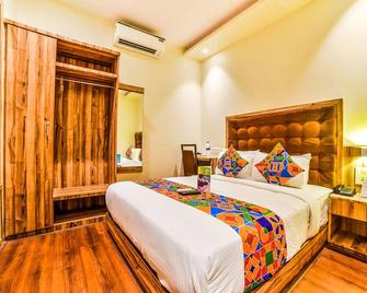 Fabhotel Ascot International II - Nr Mumbai International Airport - Powai - Bedroom