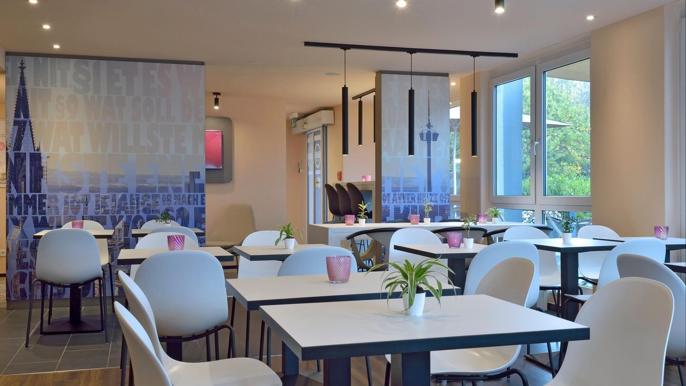 بي آند بي هوتول كولن ويست