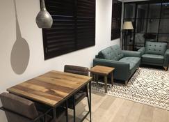 Timber Door Luxury Accommodation Geelong - Geelong - Living room