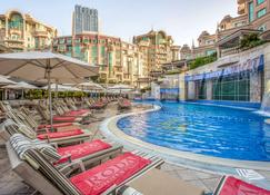 Roda Al Murooj Residences - Dubai - Pool