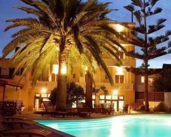 Kissamos Hotel - קיסאמוס - בריכה