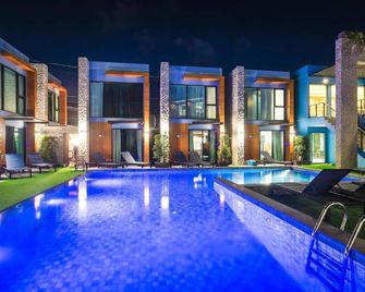 Peace Blue Naiharn Naturist Resort Phuket Sha Extra Plus - Rawai - Pool