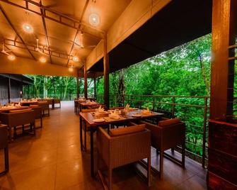 Wayanad Wild Rainforest Lodge By Cgh Earth - Vythiri - Restaurant