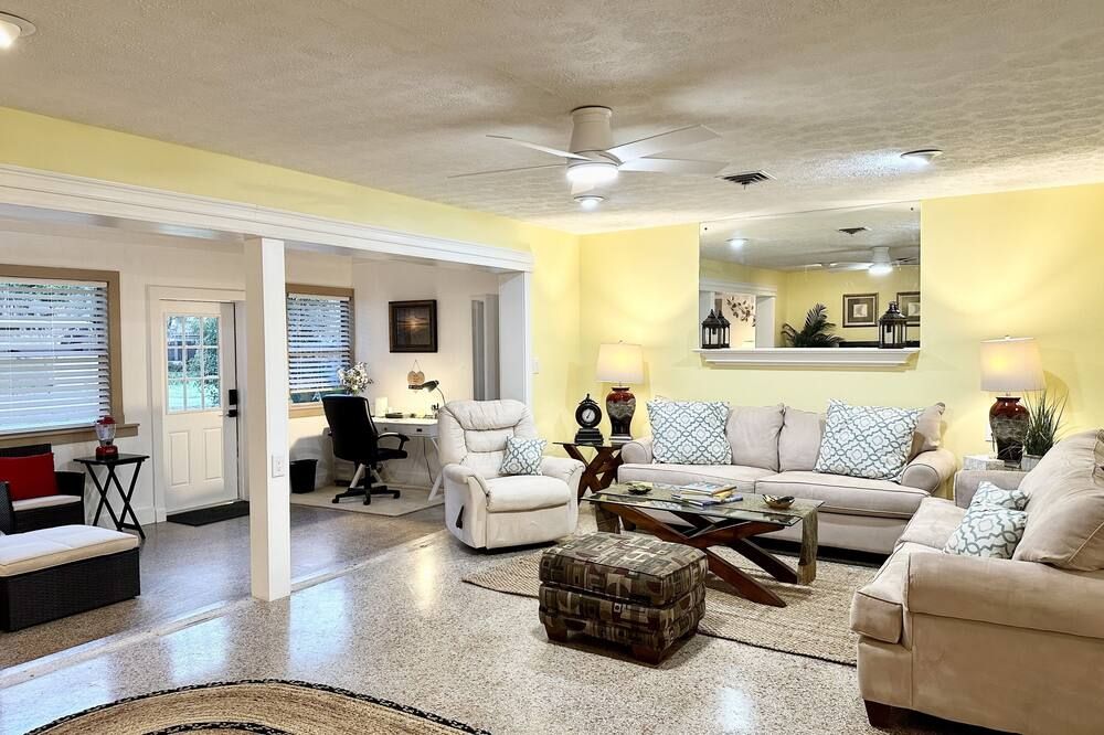 Lakeview house with old Florida feel close to everything fun in Central Florida - Leesburg - Huiskamer