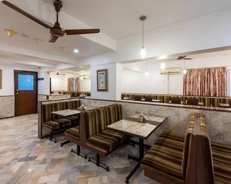 فندق بالواس إنترناشونال - مومباي - مطعم