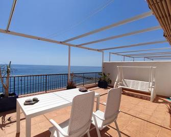 Ático con Vistas al mar en Primera Linea La Mamola - La Rábita