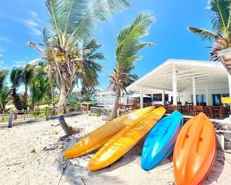 Shipwreck at Exuma Palms Resort - Moss Town - Beach
