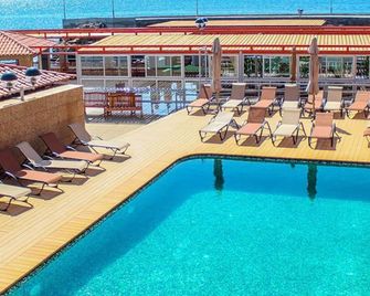 Hotel Vulcao - פראיה - בריכה